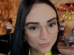 StarStone - female with black hair webcam at LiveJasmin