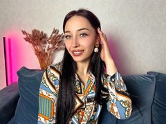 AmeliaSi - female with brown hair webcam at ImLive