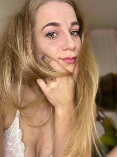 AmeliaSolar - blond female with  small tits webcam at ImLive