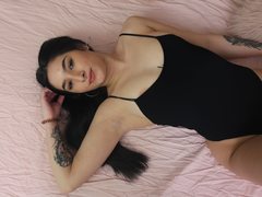 AmiraMonroe - female with brown hair webcam at LiveJasmin