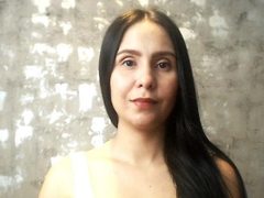 ameliporter - female with brown hair webcam at ImLive