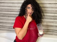 AnaliaCurlyy - female with brown hair and  big tits webcam at ImLive