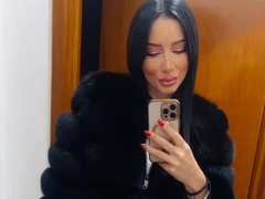 AngieShae - female with brown hair webcam at ImLive