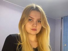 AnitaVine - blond female with  small tits webcam at xLoveCam