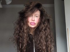 Ann_Pat - female with brown hair and  big tits webcam at ImLive