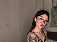 AnnaBlack69 - female with black hair webcam at xLoveCam