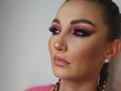 AnnaShine - female with brown hair webcam at ImLive