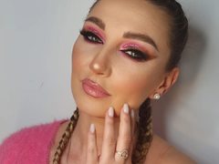 AnnaShine - female with brown hair webcam at ImLive