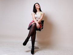 AnnaStorm - female with black hair webcam at ImLive