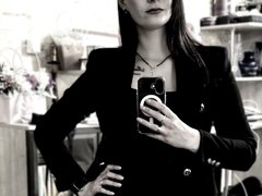 Anna_Bogdana - female with brown hair and  small tits webcam at ImLive