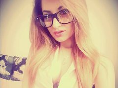 SweetAlexiaXXX - female with brown hair and  small tits webcam at ImLive