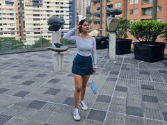 AnnieViilla_ - female with brown hair and  small tits webcam at ImLive