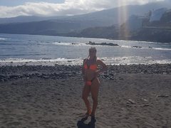 AnnyFitt - blond female with  small tits webcam at xLoveCam