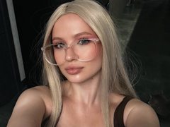 AnnyMuse from ImLive