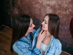 Anny_Ammy - female with brown hair webcam at ImLive