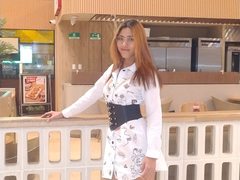 annaknight - blond female webcam at ImLive