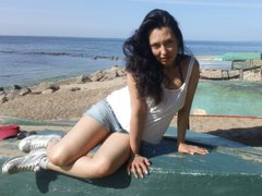 AppetizeBabe - female with brown hair webcam at ImLive