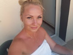 apetitecutie - female with black hair and  small tits webcam at ImLive