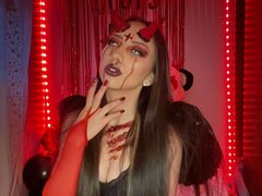 AriaFoxx - female with black hair webcam at ImLive