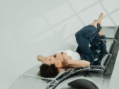 AriadnaSh - female with brown hair webcam at ImLive