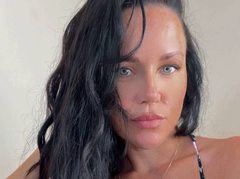 LeeCarry - female with brown hair and  small tits webcam at xLoveCam