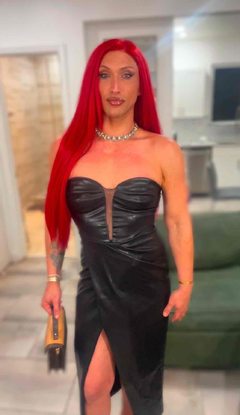 Astoria - shemale webcam at ImLive