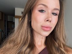 Avelora from ImLive