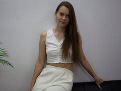 AyumiBronte - female with brown hair webcam at LiveJasmin