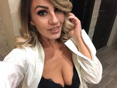 UrBeatrice - female with brown hair and  small tits webcam at ImLive