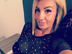 UrBeatrice - female with brown hair and  small tits webcam at ImLive