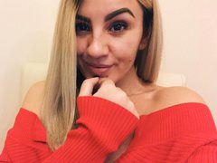 UrBeatrice - female with brown hair and  small tits webcam at ImLive