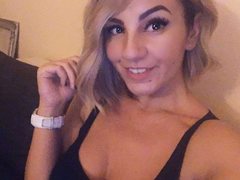 UrBeatrice - female with brown hair and  small tits webcam at ImLive