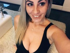 UrBeatrice - female with brown hair and  small tits webcam at ImLive