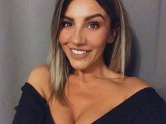 UrBeatrice - female with brown hair and  small tits webcam at ImLive