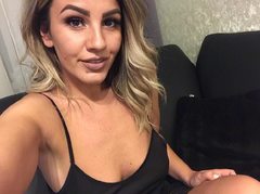UrBeatrice - female with brown hair and  small tits webcam at ImLive