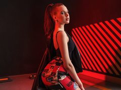 BeccaVressel - female with brown hair webcam at LiveJasmin