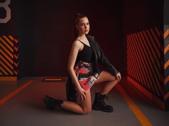 BeccaVressel - female with brown hair webcam at LiveJasmin