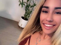 BellaBlisss - female webcam at ImLive