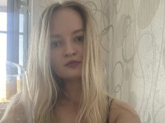 BellaVita - female with brown hair webcam at ImLive