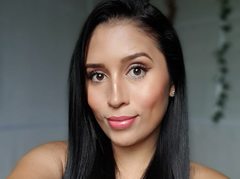 Bella_Luna from ImLive