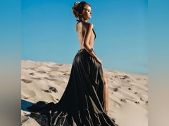 BerryClaus - female with black hair webcam at ImLive