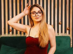 Betty_Heart - blond female with  big tits webcam at ImLive