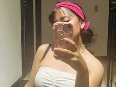 BiancaNyx204 - female with brown hair webcam at ImLive