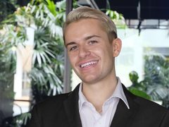 Blondeplayboiii from ImLive