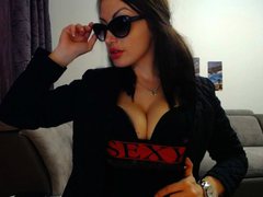 BlueAbbyy - female with brown hair and  big tits webcam at ImLive