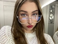 BlueLia - female with brown hair webcam at ImLive