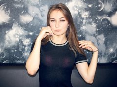 BonnieJoon - female with brown hair webcam at LiveJasmin