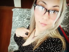 BunnyFlesh - female with black hair and  small tits webcam at ImLive
