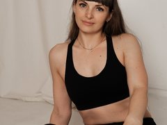 PolaGayos - female with brown hair webcam at LiveJasmin