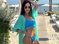 CandyJeannee - female with black hair webcam at ImLive